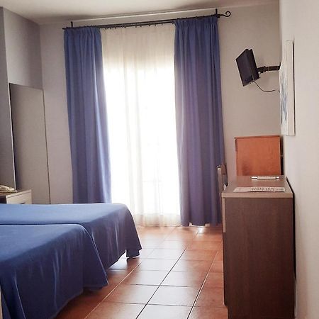 Hostal La Colonia Marbella Esterno foto